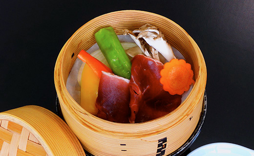 いのしし肉の蒸し料理